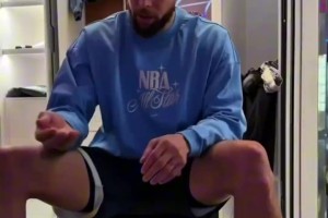 笑死🤣库里&字母哥点评全明星爆米花：色泽/外形/香味都完美