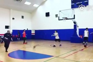 潘玮柏和朋友单挑珍贵影像，这技术能打爆多少吧友？