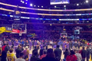 这次没搞砸！今天八村再次代替老詹执行魔性赛前仪式😂