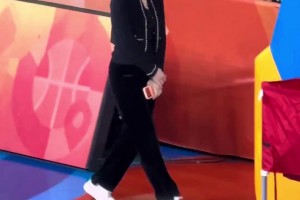 福建浔兴主场“行走的流量密码”伍佰兰总经理😍